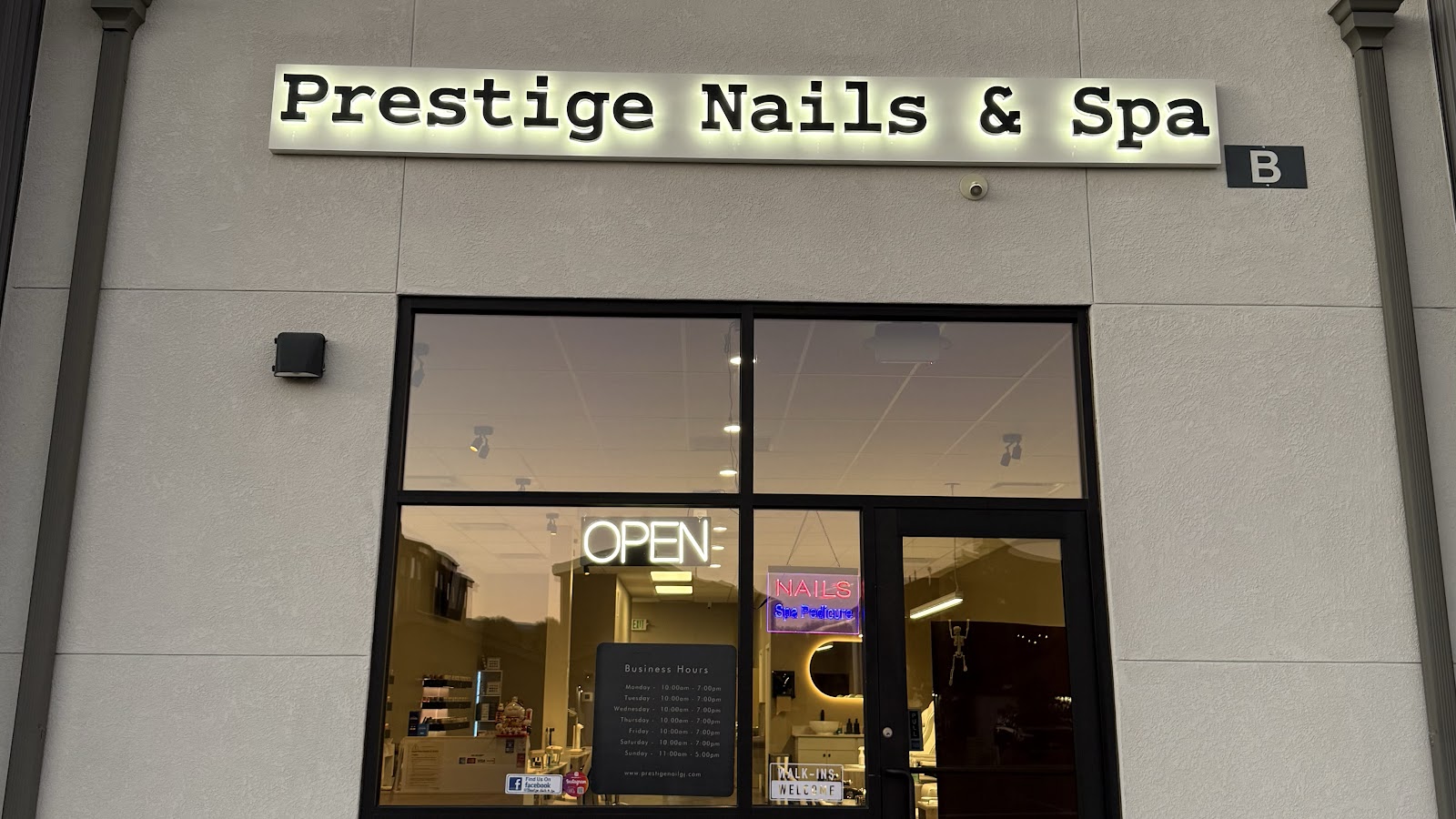 Prestige Nails & Spa logo